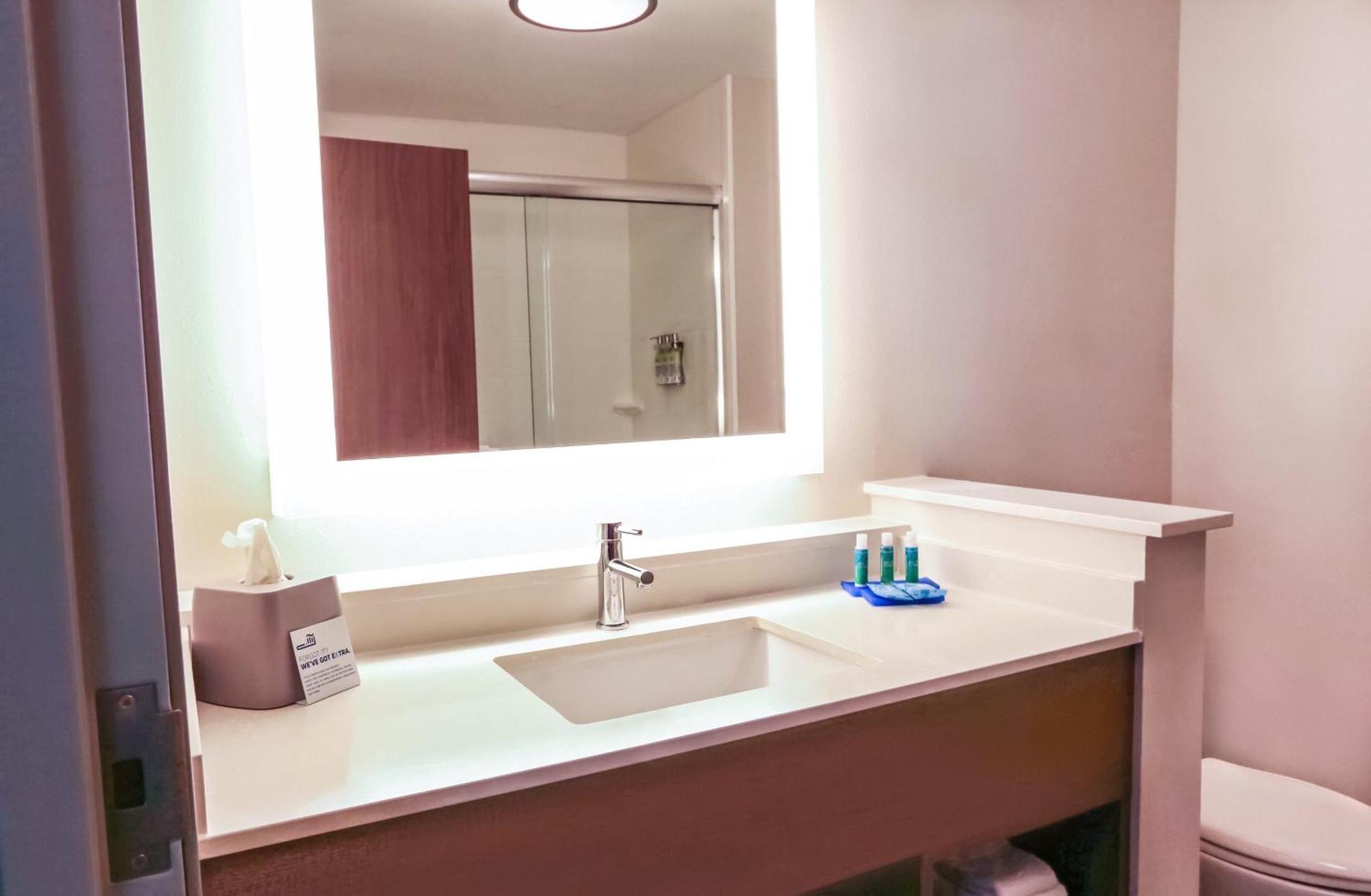 Holiday Inn Express & Suites - Houston Iah - Beltway 8 By Ihg Aldine Exterior photo